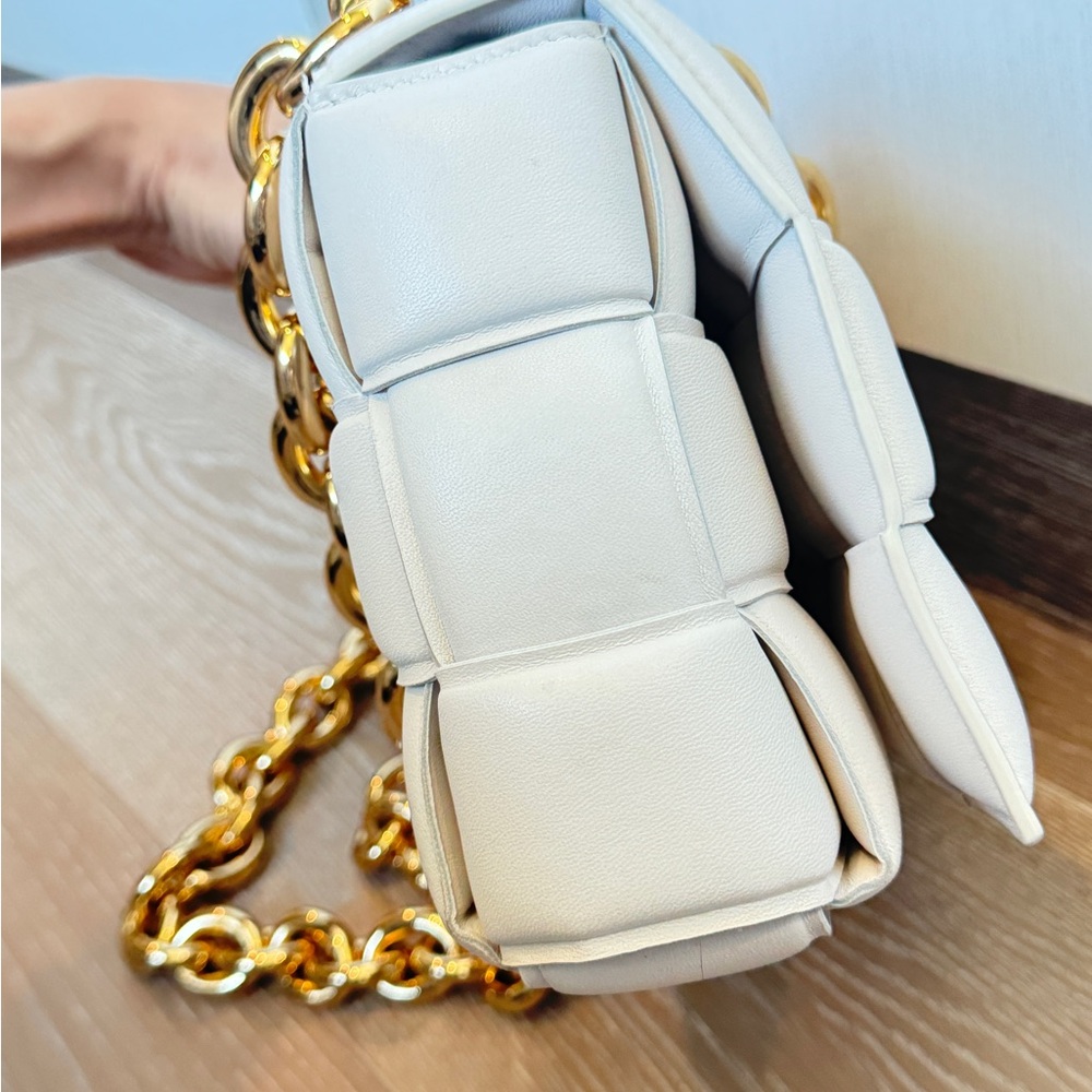 BOTTEGA VENETA Lambskin Maxi Intreccio Padded Chain Cassette Crossbody Bag Chalk - Picture 9 of 15